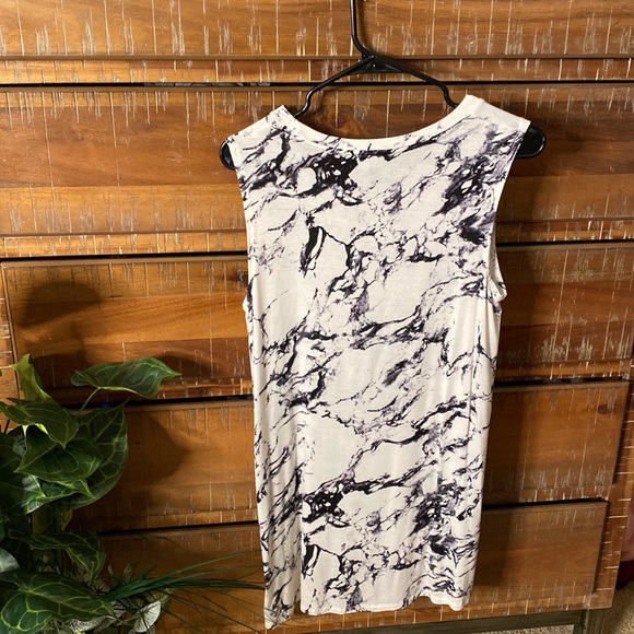 Long Sleeveless Top - Picture 5 of 5